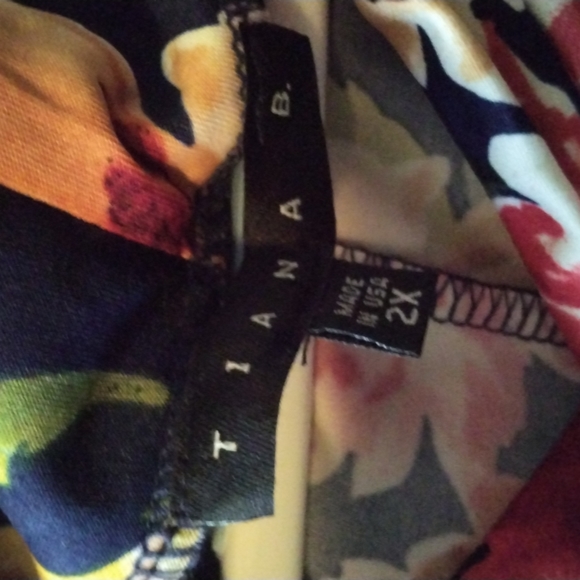 Dress - Picture 3 of 4